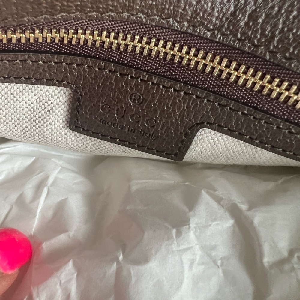 Like new Gucci purse. Only worn once. Receipt is in photos. - Picture 3 of 8